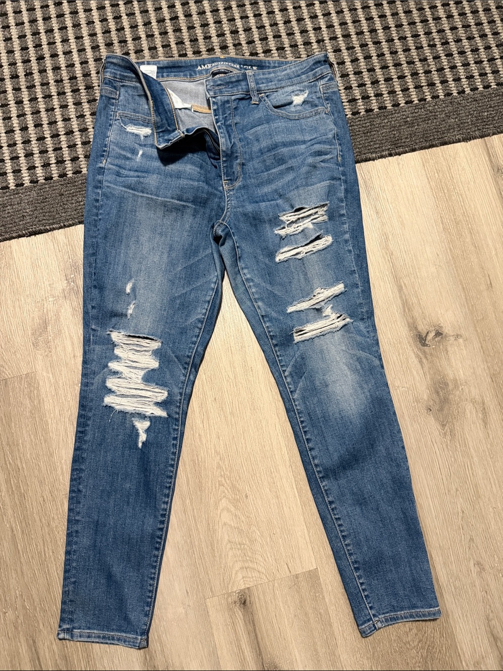 American Eagle Outfitters Distressed Skinny Jeans - Medium Blue